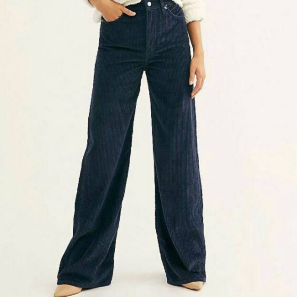 ISO Levi’s Ribcage Wide Leg Corduroy Pant